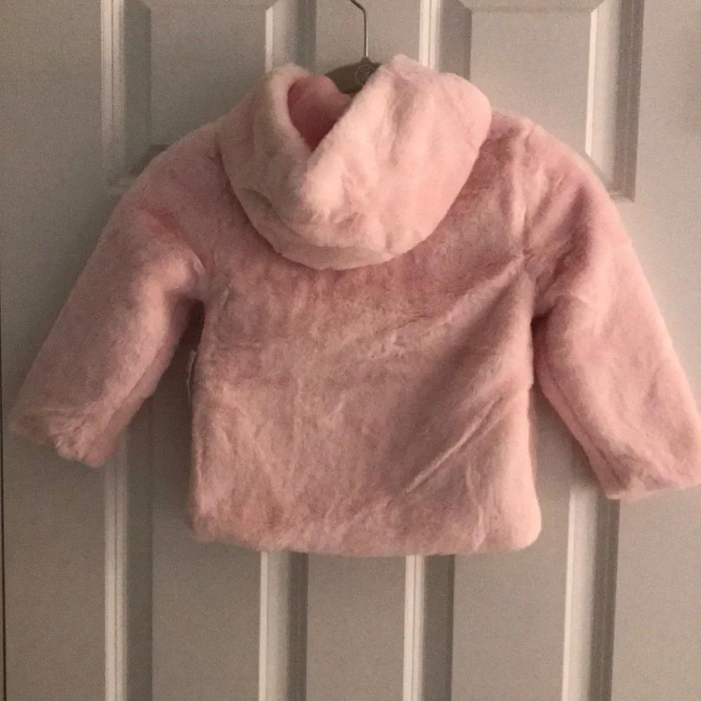 New Old Navy Soft Pink Hooded Fuzzy Coat with Gold Bow Buttons 3 T 3T Girl’s